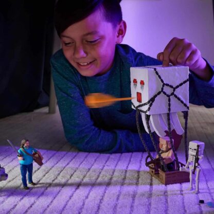 Mattel Minecraft Action Figure Set, Blast Attack Ghast with Lights and Sounds - Image 4