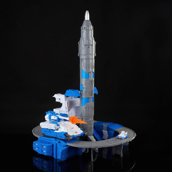 Transformers Generations Selects Titan Class Guardian Robot & Lunar-Tread 24” - Image 8