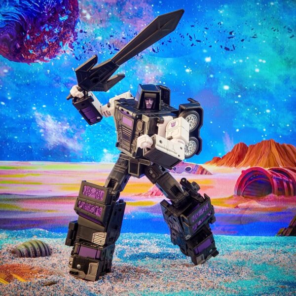 Transformers Generations Legacy Commander Motormaster - Image 5