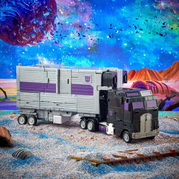 Transformers Generations Legacy Commander Motormaster - Image 7