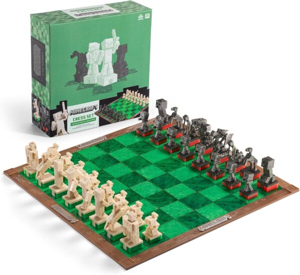 Minecraft Chess Set by The Noble Collection - Image 3