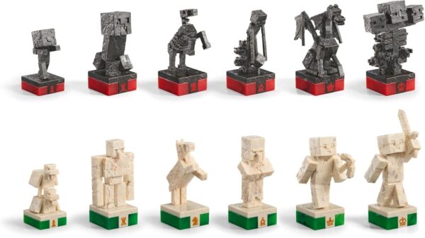 Minecraft Chess Set by The Noble Collection - Image 4