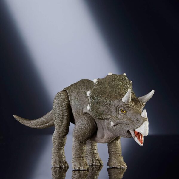 Jurassic World Hammond Collection Juvenile Triceratops action figure - Image 3