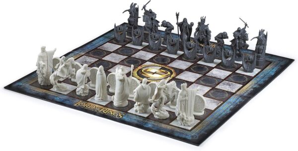 The Noble Collection The Lord of the Rings - Chess Set: Battle for Middle-Earth - Image 3