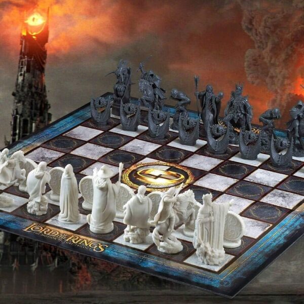 The Noble Collection The Lord of the Rings - Chess Set: Battle for Middle-Earth - Image 4